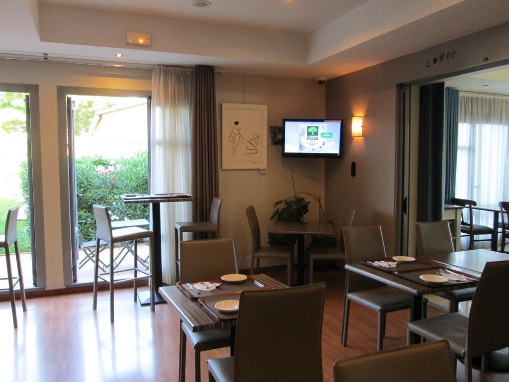 Top Motel Istres Buitenkant foto