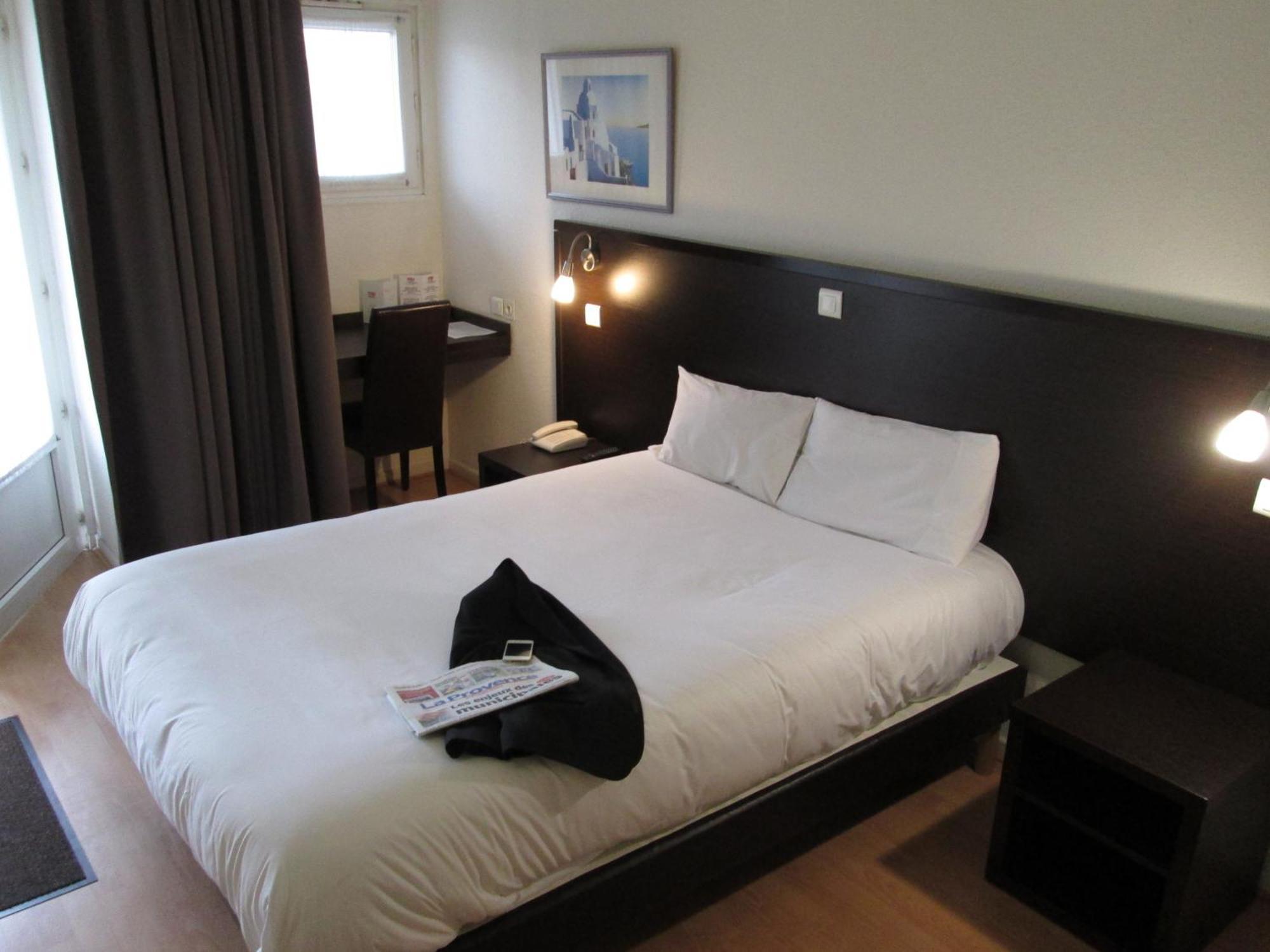 Top Motel Istres Buitenkant foto