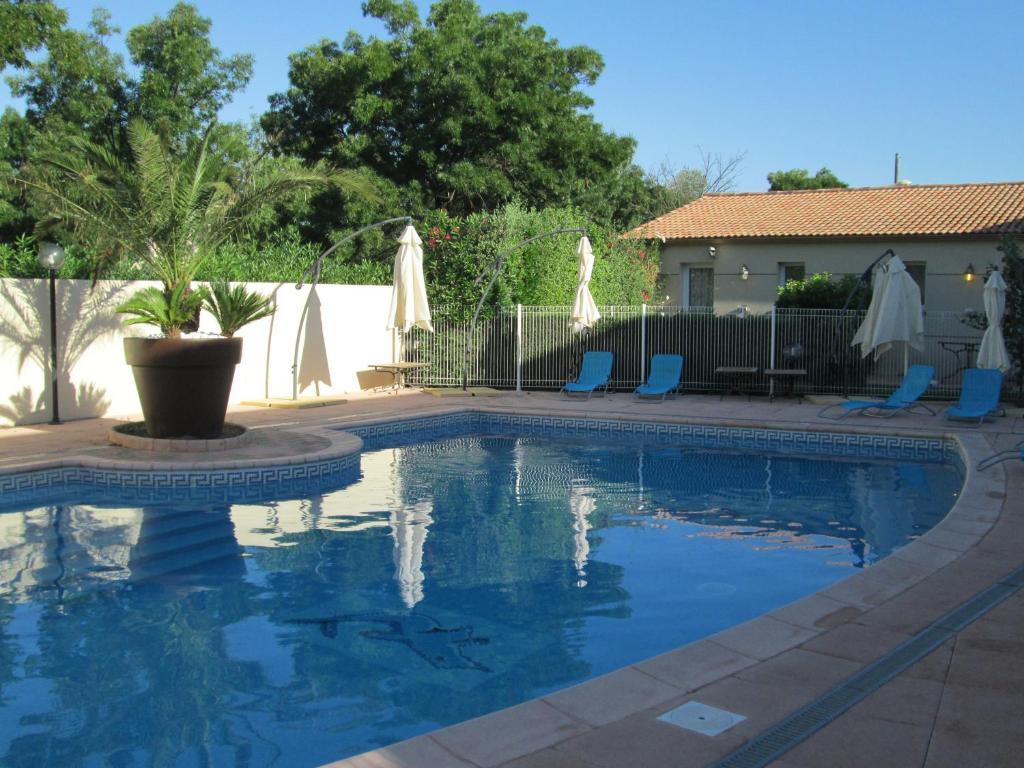 Top Motel Istres Buitenkant foto