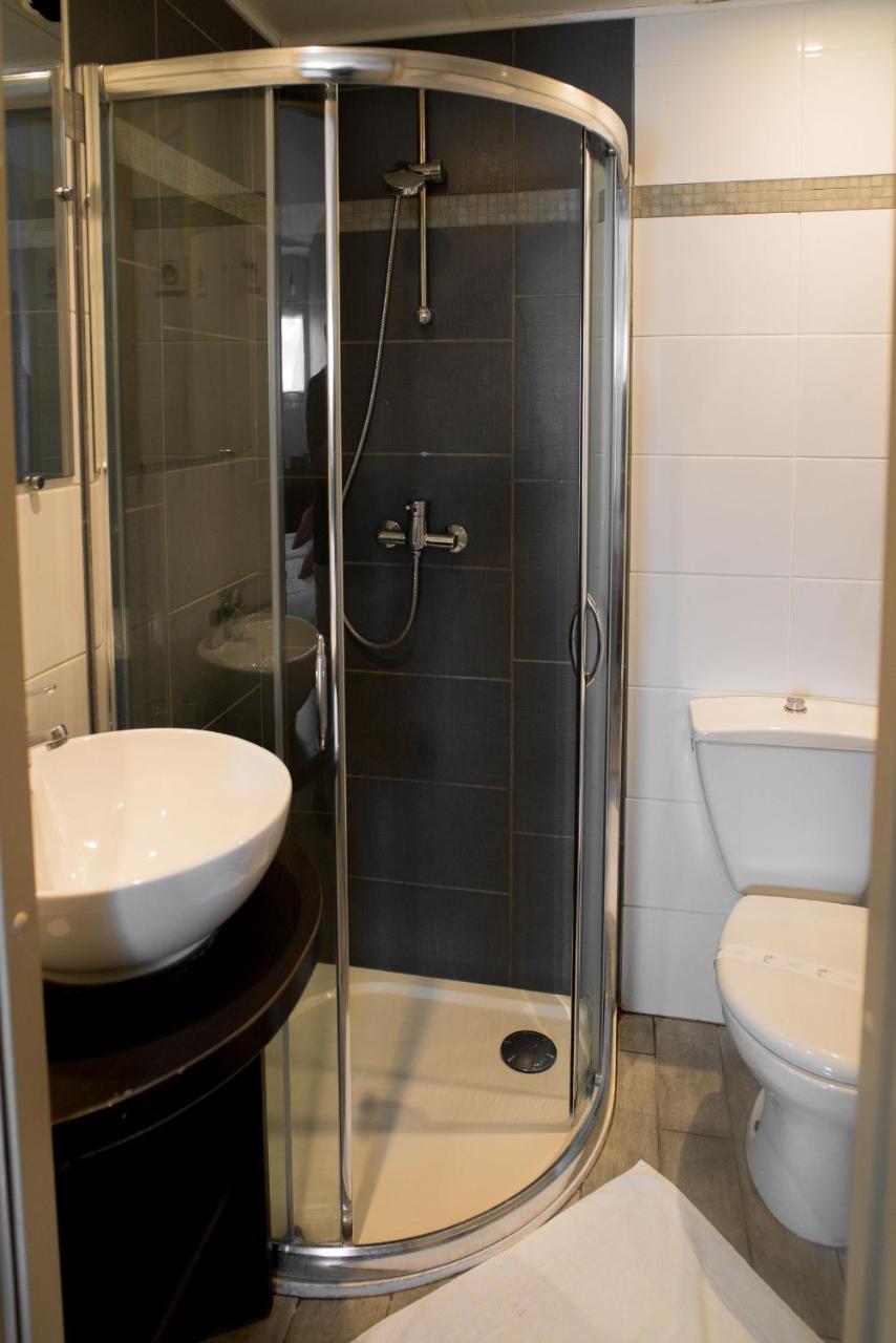 Top Motel Istres Buitenkant foto